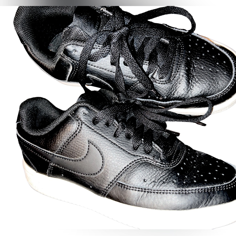 Nike Womens black low sneakers sz 5.5